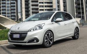 Peugeot 208 Signature '2018